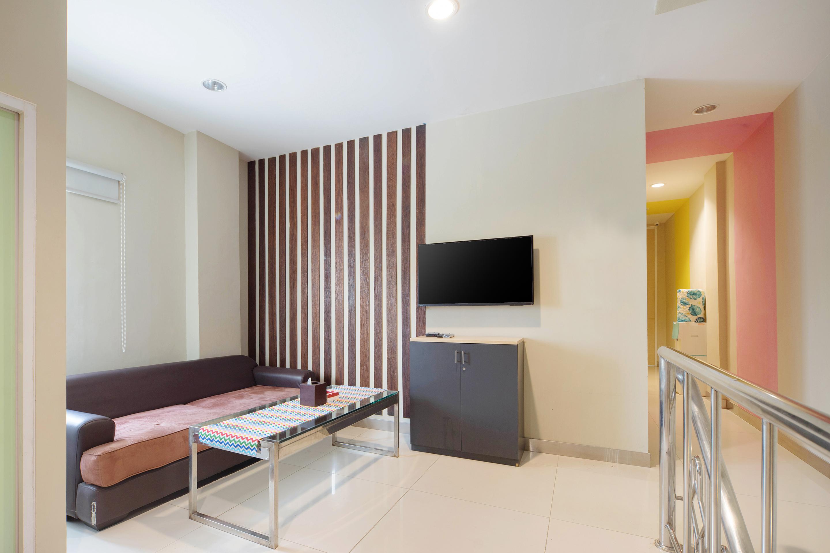 Super Oyo Capital O 1121 Orienchi 2 Hotel Jakarta Buitenkant foto