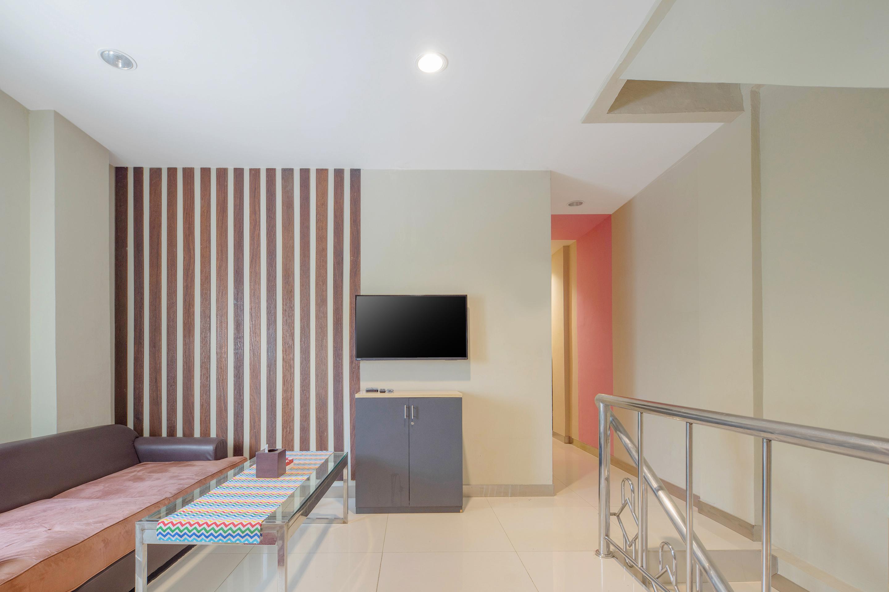 Super Oyo Capital O 1121 Orienchi 2 Hotel Jakarta Buitenkant foto